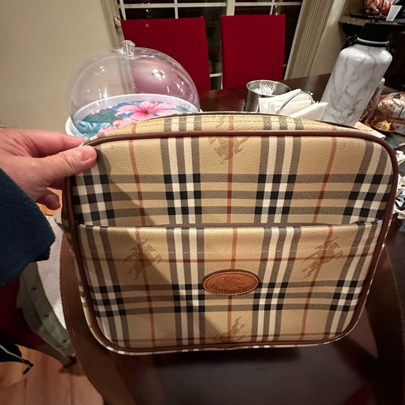 Burberry Shoulder weekend bag, clean, good condition Authentic preloved - Picture 8 of 10